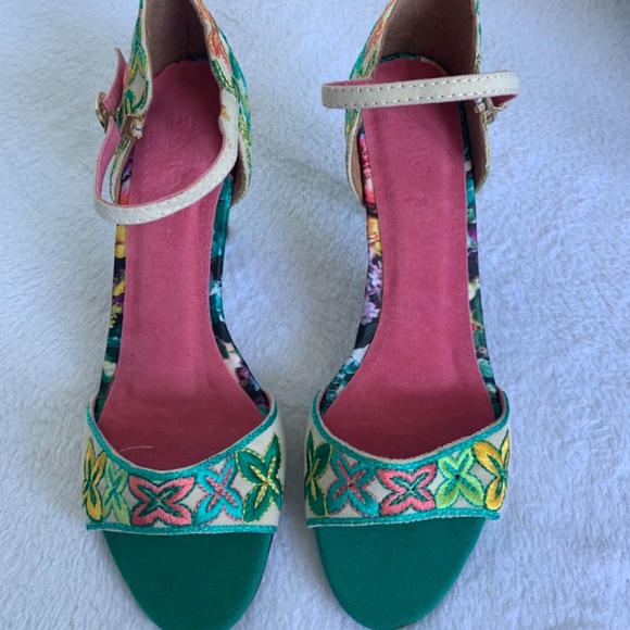 Embroidery sandal - Picture 2 of 5